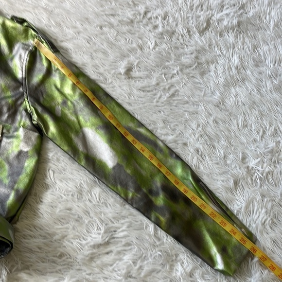 BOOHOOMAN BOXY SPRAY DETAIL BIKER JACKET IN SILVER/GREEN SIZE SMALL - Picture 10 of 11